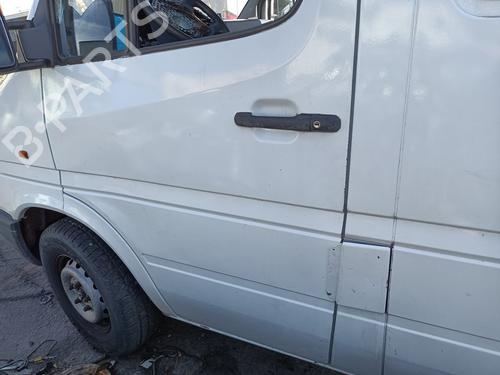 Used Left front door MERCEDES-BENZ SPRINTER 3-t Bus (B903) 308 D (903.371, 903.372, 903.373) (82 hp) 30560279