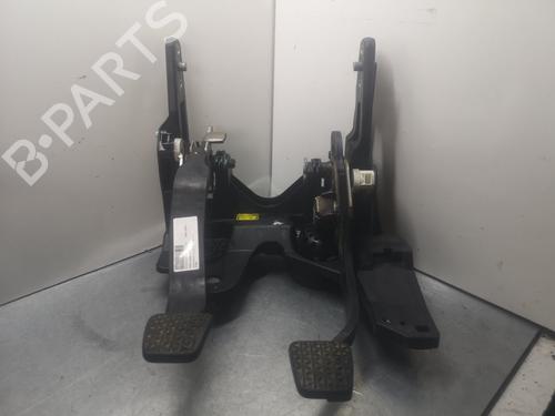 Clutch pedal CHEVROLET CRUZE (J300) 2.0 CDI (163 hp) 13328361 |