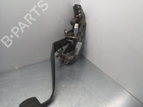 Clutch pedal TOYOTA RAV 4 III (_A3_) 2.2 D 4WD (ALA30_) (136 hp) 10373598