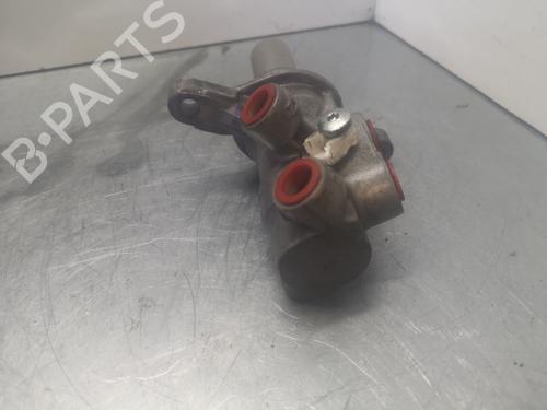 Brake master cylinder FORD FOCUS III 1.6 TDCi | BP12063678M77 