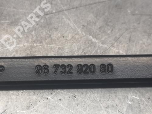 Front windshield wiper arm PEUGEOT 2008 I (CU_) 1.6 HDi | BP11957320C143 