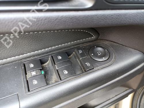 Venstre fortil elrude kontakt OPEL ZAFIRA / ZAFIRA FAMILY B (A05) [2005-2019]  30857919