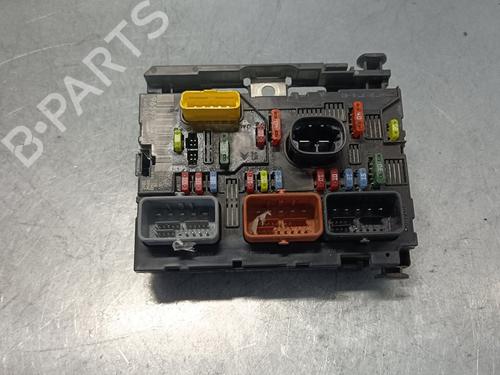 Used Fuse box PEUGEOT 307 (3A/C) 1.6 HDi (90 hp) 28977452