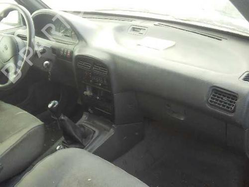 Right headlight KIA SPORTAGE SUV (K00) 2.0 TD 4WD | BP1225722C29 