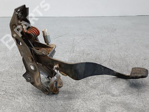 Clutch pedal TOYOTA RAV 4 III (_A3_) 2.2 D 4WD (ALA30_) (136 hp) 10538146