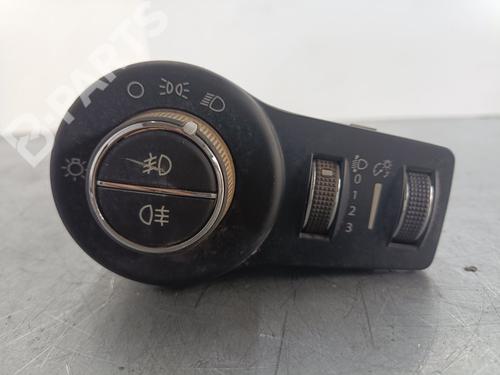 Used Headlight switch FIAT 500X (334_) 1.6 D Multijet (334AXA1B, 334AXA11) (120 hp) 4758310