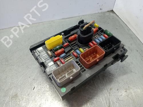 Used Fuse box PEUGEOT 407 (6D_) 1.6 HDi 110 (6D9HZC, 6D9HYC) (109 hp) 31830785