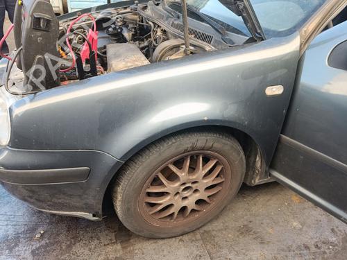 Used Left front fenders VW GOLF IV (1J1) [1997-2008]  25976546