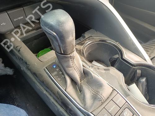 Used Gear lever TOYOTA CAMRY (_V7_, _VA7_, _VH7_) [2017-2025]  30386536