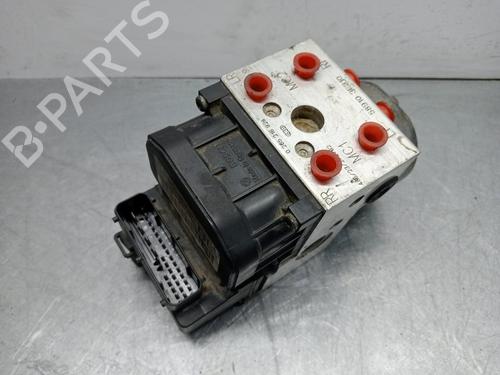 Used ABS pump KIA SORENTO I (JC) 2.5 CRDi 4WD (140 hp) 18126462