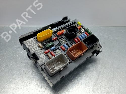 Used Fuse box Fuse box 36864249 36864249