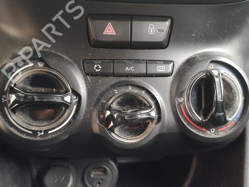Airco bedieningspaneel PEUGEOT 208 I (CA_, CC_) 1.6 HDi (92 hp) 18111374