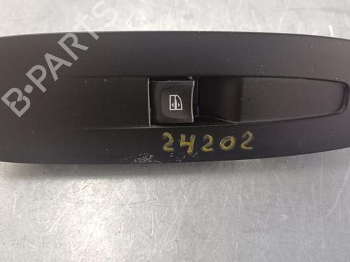 Used Right front window switch RENAULT MEGANE IV Hatchback (B9A/M/N_) 1.5 dCi 110 (B9A3) (110 hp) 15239805