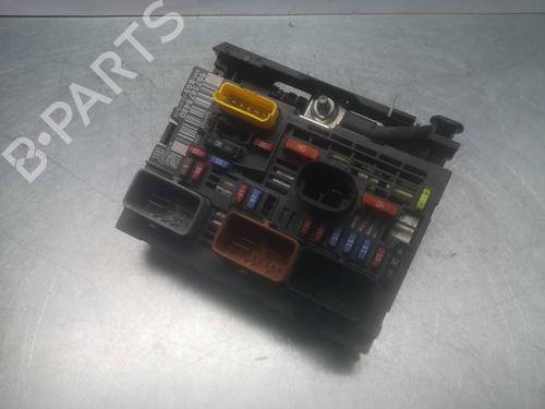 Used Fuse box Fuse box 38601065 38601065