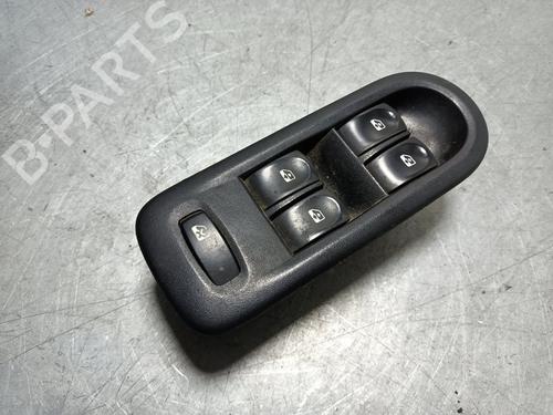 Used Left front window switch RENAULT CLIO III (BR0/1, CR0/1) 1.5 dCi (BR17, CR17) (86 hp) 30313911