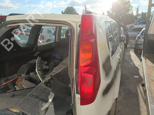 Used Right taillight NISSAN X-TRAIL II (T31) 2.0 dCi 4x4 (150 hp) 15811174