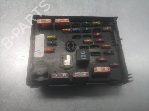 Used Fuse box Fuse box 39509202 39509202