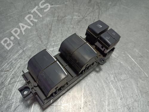 Używane Przełącznik szyby przedniej lewej TOYOTA CAMRY (_V7_, _VA7_, _VH7_) [2017-2025]  30386526