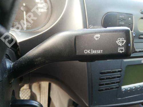 Used Steering column stalk SEAT LEON (1P1) 1.9 TDI (105 hp) 6656825