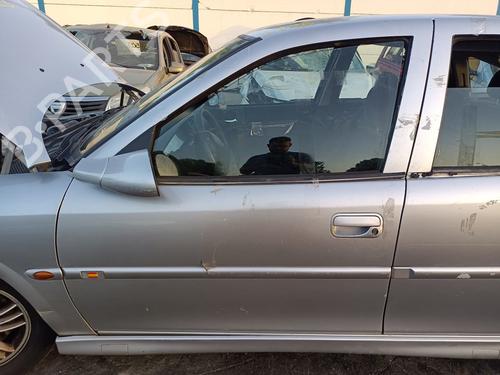 Used Left front door Left front door 37268145 37268145