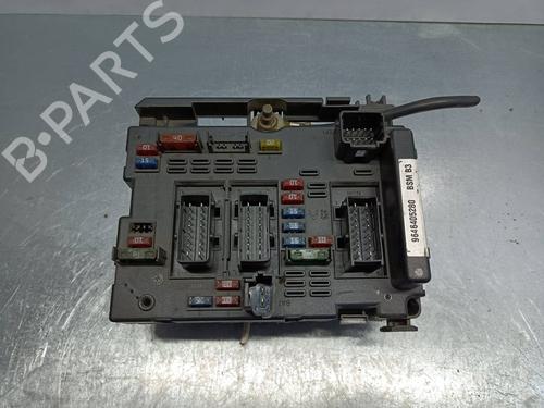Caja reles / fusibles CITROËN XSARA (N1) 1.6 16V (109 hp) 19074554