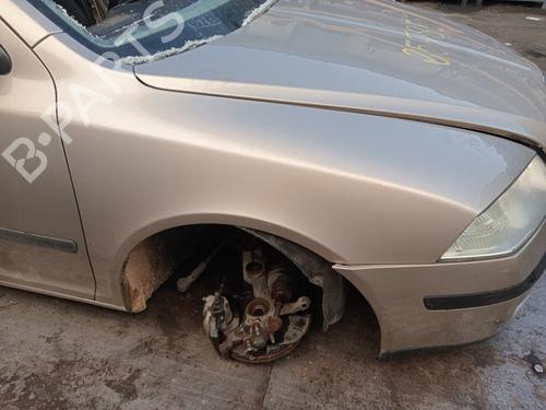 Used Right front fenders SKODA OCTAVIA II (1Z3) 2.0 TDI (140 hp) 28110446