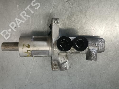 Used Brake master cylinder BMW X1 (E84) sDrive 18 d (143 hp) 17467207