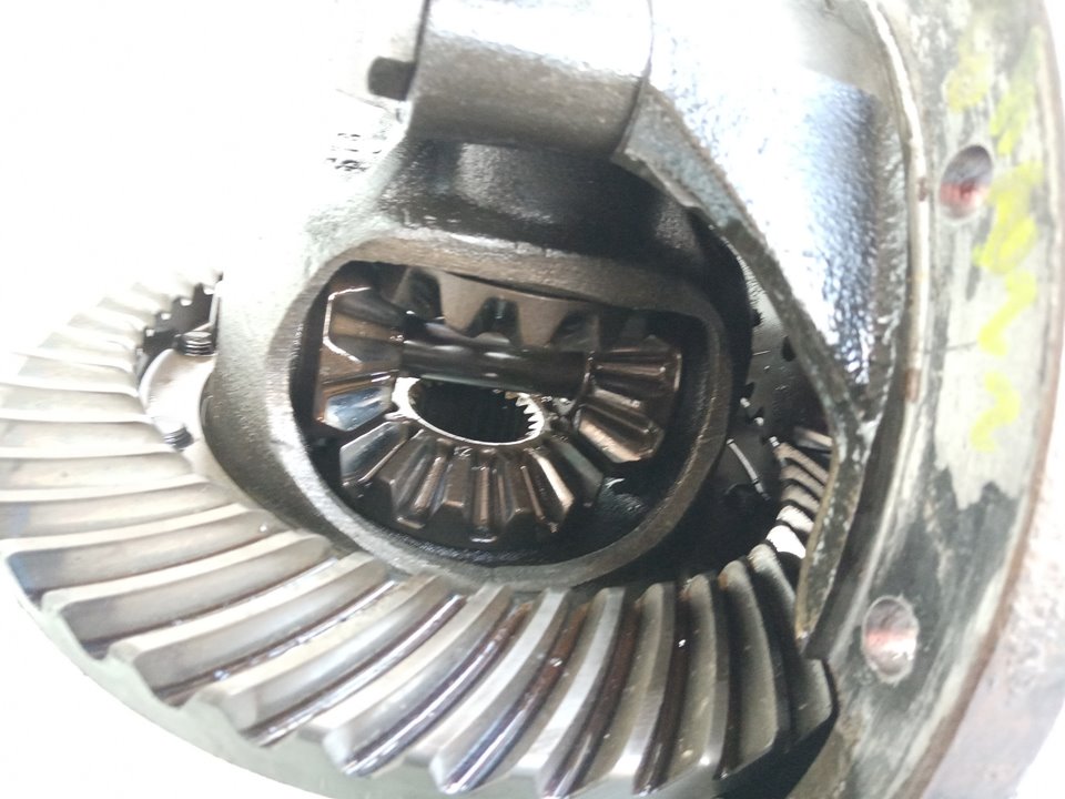 Rear differential LAND ROVER DISCOVERY I (LJ) 2.5 TDI 4x4 8334605 | B-Parts