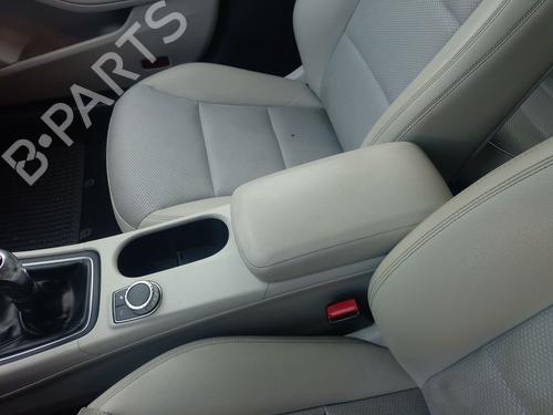 Bracciolo centrale MERCEDES-BENZ CLA Coupe (C117) CLA 200 CDI / d (117.308) (136 hp) 32298440