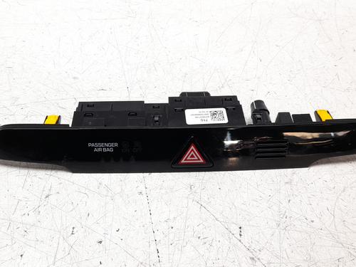 Used Warning switch HYUNDAI TUCSON (TL, TLE) [2015-2023]  17759328