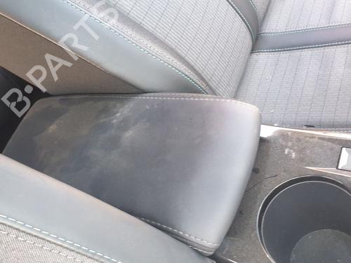 Used Armrest / Center console PEUGEOT 2008 II (UD_, US_, UY_, UJ_, UR_, UC_) [2019-2025]  18966736
