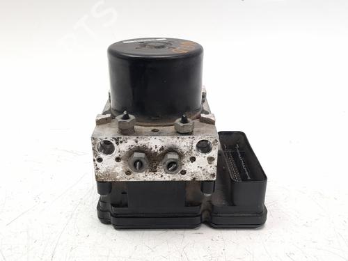 Used ABS pump VOLVO V40 Hatchback (525) D2 (114 hp) 8661970