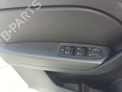 Used Left front window switch RENAULT CAPTUR II (HF_) TCe 160 (HFN1) (158 hp) 28450652