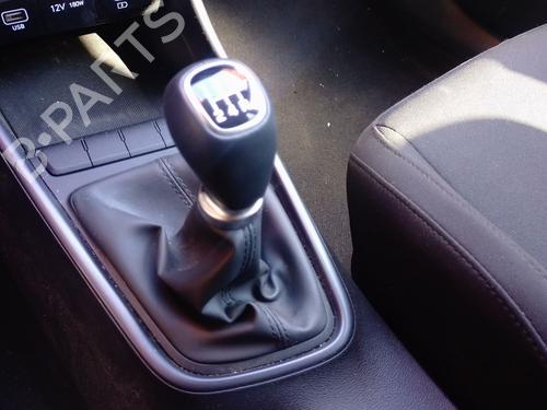 Used Shift knob HYUNDAI BAYON (BC3) 1.2 MPI (79 hp) 30710982