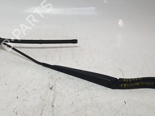 front-windshield-wiper-arm-peugeot-expert-bus-v_-2016-32696329 main image