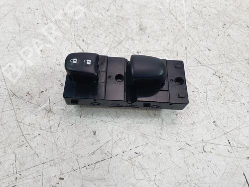 right-front-window-switch-nissan-juke-f16_-2019-32868113 main image