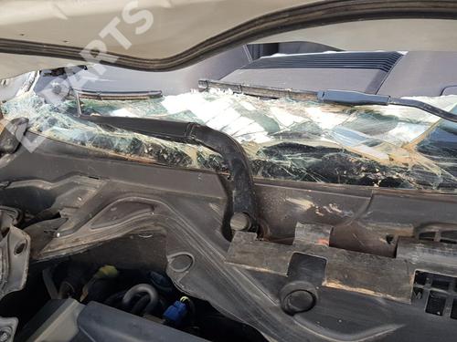 front-wipers-mechanism-ford-usa-mustang-convertible-50-v8-fr3b17526aa-2014-9553484 main image