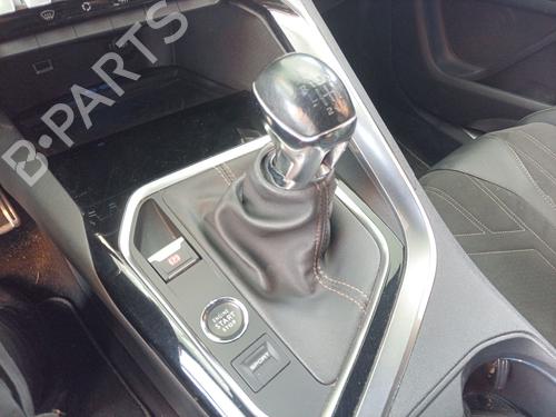 Used Gear lever PEUGEOT 3008 II SUV (MC_, MR_, MJ_, M4_) 1.2 THP/ PureTech 130 (MRHNSM, MRHNSU, MRHNSJ, MRHNYW,... (131 hp) 26643890