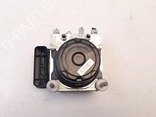 Used ABS pump TOYOTA YARIS (_P13_) 1.5 (NSP131_) (112 hp) 8658775