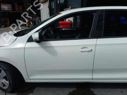 Used Left front door Left front door 38510360 38510360