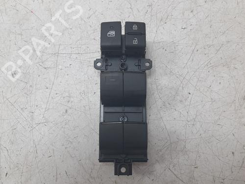 Used Left front window switch Left front window switch TOYOTA YARIS (_P21_, _PA1_, _PH1_) 1.5 Hybrid (MXPH10, MXPH11) (116 hp) 33832151 33832151