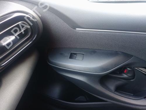 right-front-window-switch-toyota-yaris-_p21_-_pa1_-_ph1_-2020-33832150 main image