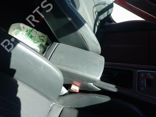 Used Armrest / Center console Armrest / Center console CUPRA FORMENTOR (KM7, KMP) 1.5 TSI (150 hp) 33832213 33832213
