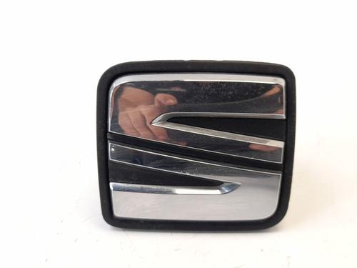 Used Tailgate handle Tailgate handle SEAT LEON ST (5F8) 2.0 TDI (150 hp) 9557044 9557044