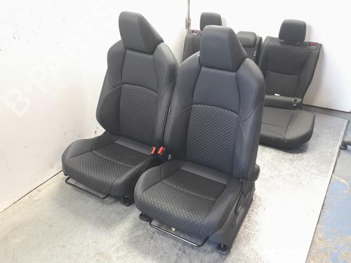 Sæde sæt Sæde sæt TOYOTA YARIS (_P21_, _PA1_, _PH1_) 1.5 Hybrid (MXPH10, MXPH11) (116 hp) 33470057 33470057