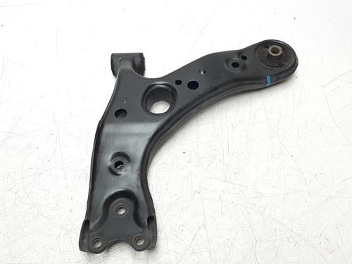Used Right front suspension arm TOYOTA AURIS (_E18_) 1.8 Hybrid (ZWE186_, ZWE186R) (136 hp) 8667185