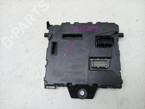 Used Fuse box Fuse box 38284834 38284834