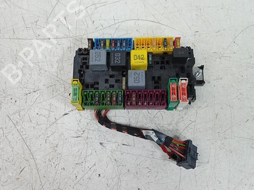 Used Fuse box Fuse box 38517808 38517808