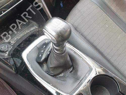 Used Gear lever PEUGEOT 2008 II (UD_, US_, UY_, UJ_, UR_, UC_) [2019-2025]  17485111