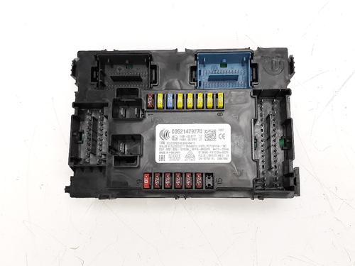 Used Fuse box FIAT 500X (334_) 2.0 D Multijet 4x4 (334AXB22, 334AXD2B) (140 hp) 10051182